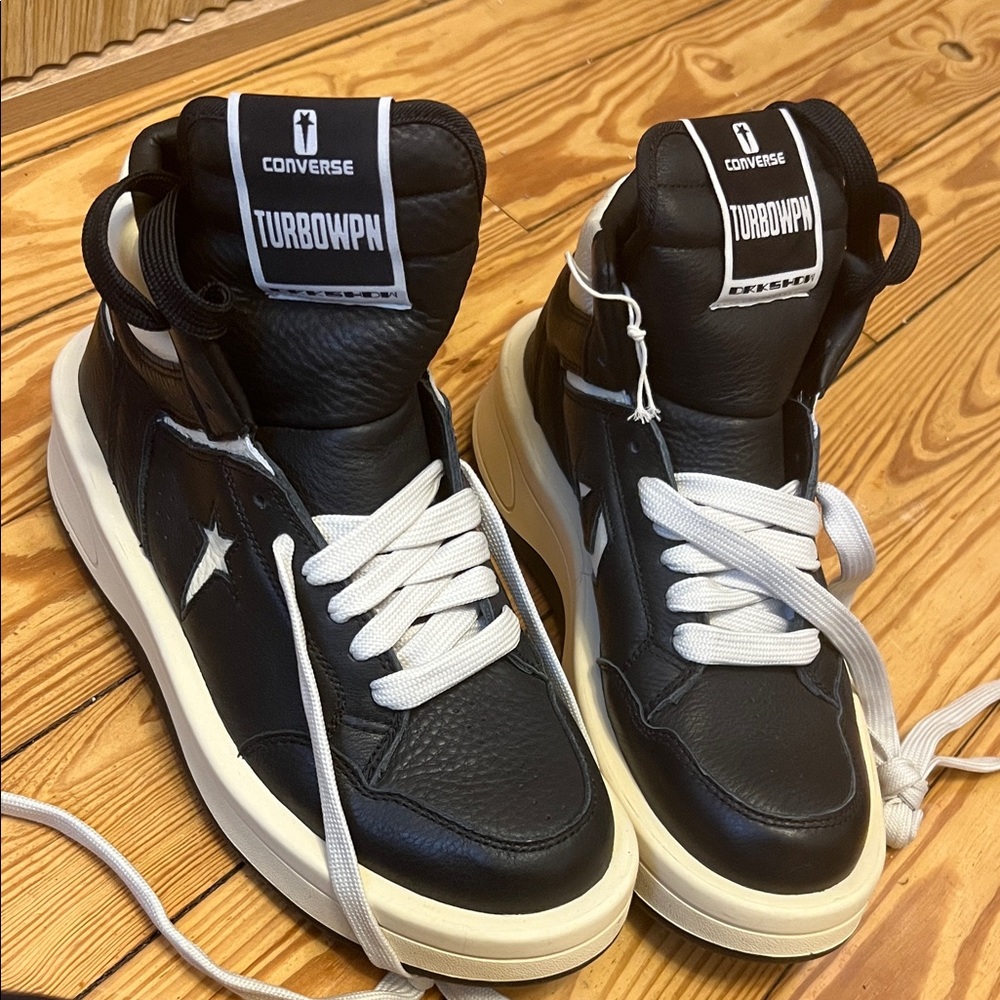 Unisex Converse Black and White Leather Sneakers - Picture 5 of 6